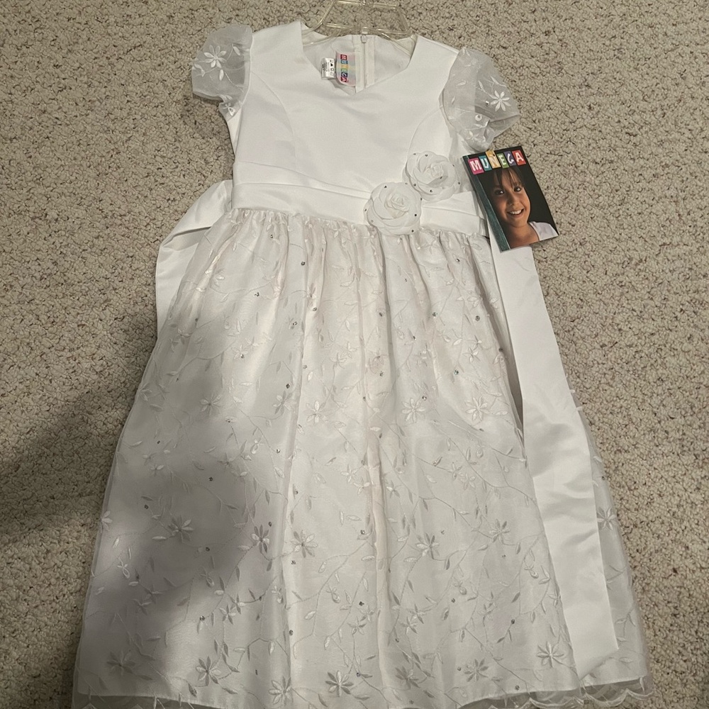 White Girls' Floral Rosette Party Dress . Grand new, never wear size 7 .